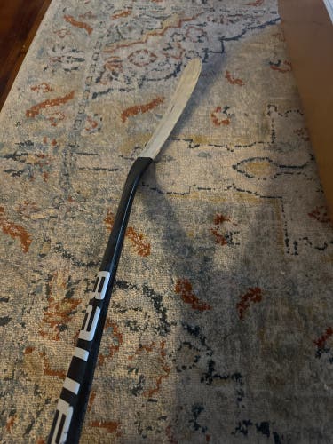 Used Bauer Right Handed P88M Pro Stock Vapor Hyperlite Hockey Stick