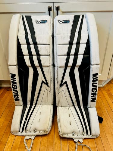 Used 30" Vaughn Velocity V9 Goalie Leg Pads