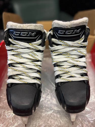 Used Junior CCM Size 1D Super Tacks 9370 Hockey Goalie Skates