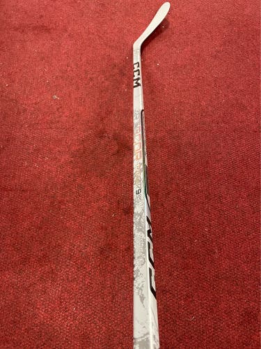 New Senior CCM Right Handed WHITE P28 RibCor Trigger 9 Pro Hockey Stick