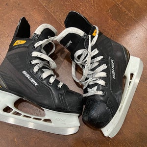 Used Youth Bauer Hockey Skates Regular Width Size 13Y
