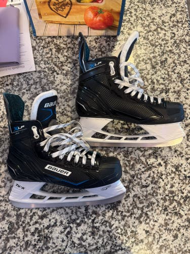 Used Senior Bauer Regular Width 10 XLP Hockey Skates