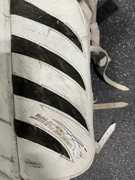 Used 36" Vaughn Velocity V2 Goalie Leg Pads