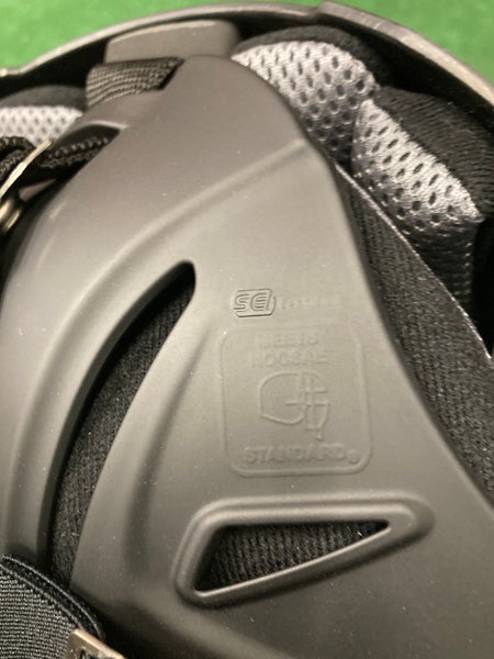 New Adult Under Armour UAHG3A-1 Catcher's Mask (7" - 7 1/2") | Black