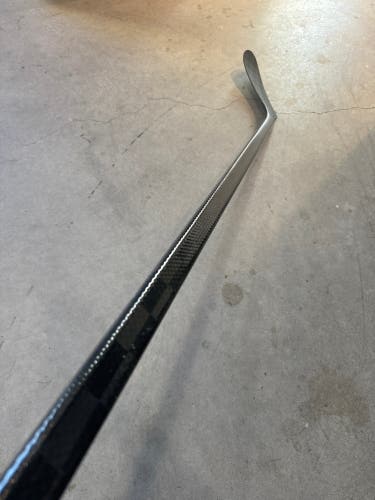 New Senior 55 Flex P28 Bauer Left Hand Pro Stock Vapor Hyperlite 2 Styled Blacked Hockey Stick