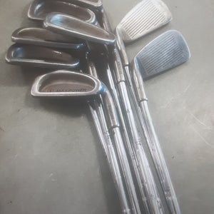 Used Men's Dunlop MAXPOWER Right Handed Iron Set Regular Flex 8 Pieces Steel Shaft