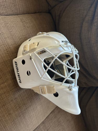 Used Senior Bauer 960 Goalie Mask