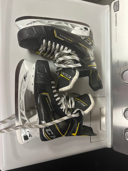 Used Senior CCM 9370 Size 11