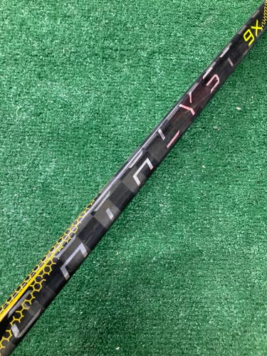 Used Youth True Catalyst 9X Hockey Stick Right Handed Toe Pattern