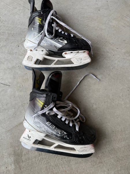 Used Senior Bauer Regular Width 7 Vapor Hyperlite 2 Hockey Skates