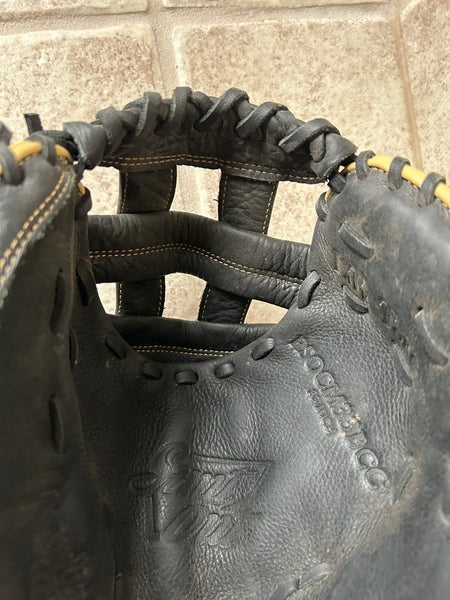 33” Rawlings Shut Out Catcher Mitt RHT