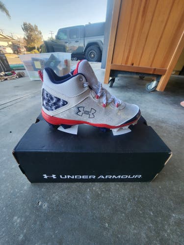 White New 6y Youth Kid's Under Armour High Top Molded Cleats