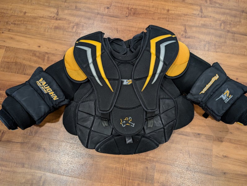 Used Medium Vaughn Velocity V7 XF Pro Carbon Goalie Chest Protector