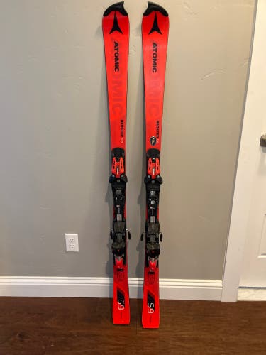 Used 152cm Atomic Redster S9 Skis