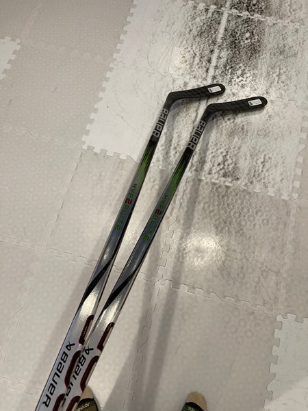 New Intermediate Bauer Right Handed P92  Vapor Hyperlite 2 Hockey Stick