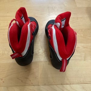 Size 3.5 Used Rossignol Cross Country Ski Boots
