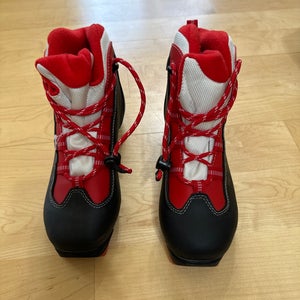 Size 3.6 Used Rossignol Cross Country Ski Boots