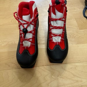 Size 3.6 New Rossignol Cross Country Ski Boots