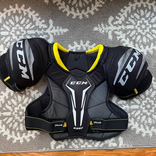 Used Large CCM Tacks 9550 Shoulder Pads