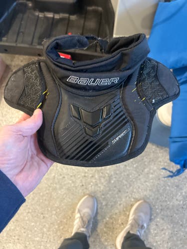 Used Bauer Bauer Jr. Goalie Neck Protector