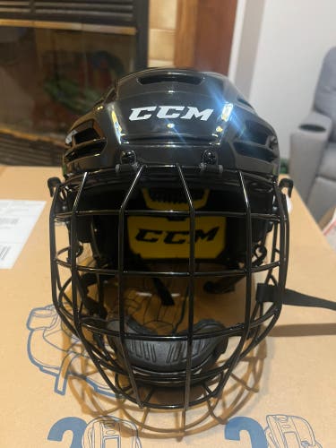 New Medium CCM Tacks 210 Helmet
