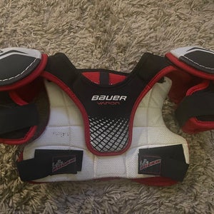 Youth medium hockey Shoulder Pads
