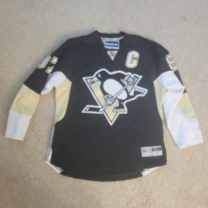 Sidney Crosby Hockey Jersey (Sz Large)