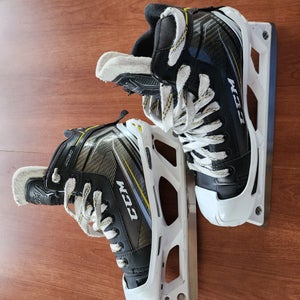 Used Intermediate CCM Tacks 9060 Hockey Goalie Skates Size 5