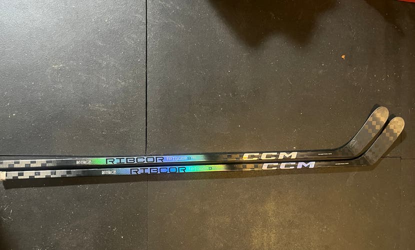 2 pack CCM Ribcor trigger 8 pro LH sticks p28m