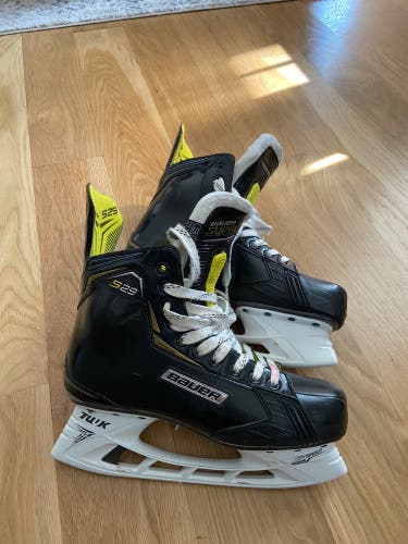 Used Senior Bauer Regular Width 9.5 Supreme S29 Hockey Skates