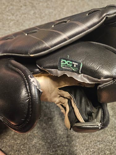 Used Bauer Vapor Hyperlite 2 Full Right Pro Stock