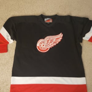 Black Red Wings Hockey Jersey (Sz 2XL)