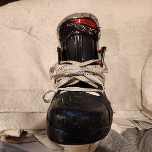 Used Intermediate 2022 Bauer Vapor 3X Pro Hockey Skates Regular Width Size 5.5