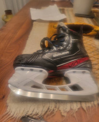 Used Junior Bauer Vapor X Shift Pro Hockey Skates Regular Width Size 1.5