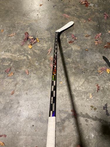 New Intermediate Bauer Right Handed P92 Blackout Nexus Sync Hockey Stick