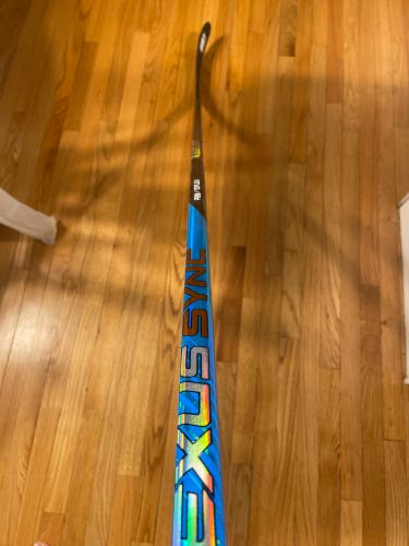 New Intermediate Bauer Left Hand P28 Nexus Sync Hockey Stick