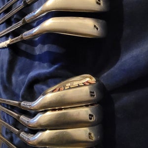 Used Men's TaylorMade Burner ht Right Handed Iron Set 8 Pieces Steel Shaft
