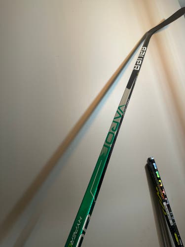 Used Senior Bauer Right Handed P92 Vapor Hyperlite Hockey Stick