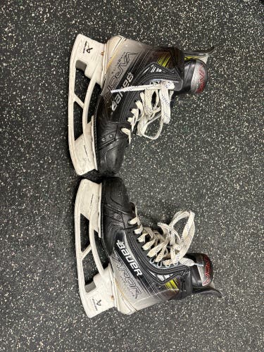 Used 2022 Bauer Regular Width Size 4.5 Vapor Hyperlite 2 Hockey Skates