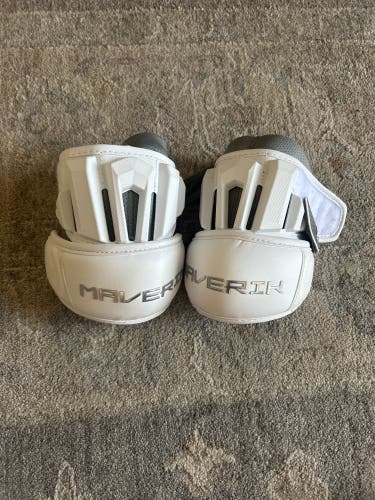 New Large Maverik Max Shoulder Pads