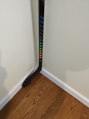 Used Intermediate Warrior Covert QR6 pro Right Handed Hockey Stick W28