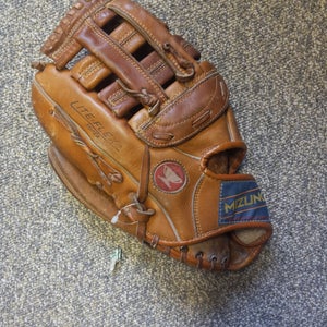 Used Left Hand Mizuno Outfield MT-550 Baseball Glove 12"