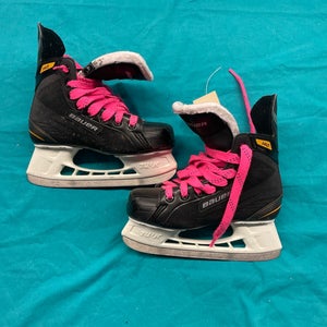Used Intermediate Bauer Supreme 140 Hockey Skates | Size 4