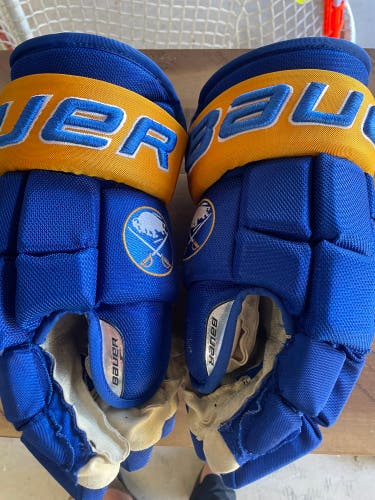 Used  Bauer 15" Pro Series Gloves