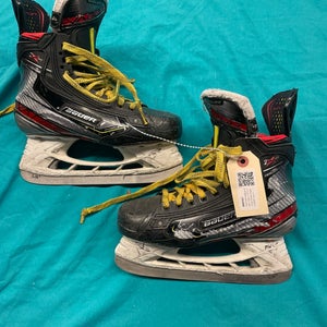 Used Intermediate Bauer Vapor 2X Pro Hockey Skates Regular Width Size 4