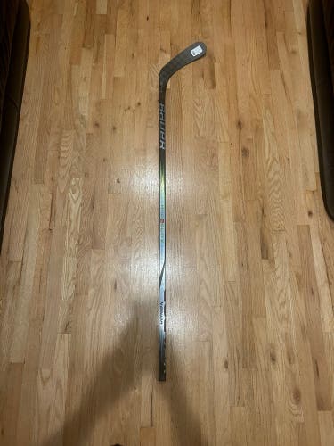 New Intermediate Bauer Right Handed P92 65 Flex Vapor Hyperlite 2 Hockey Stick