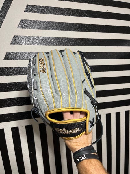 Wilson a2000 V125 lefty 12.5 softball baseball glove