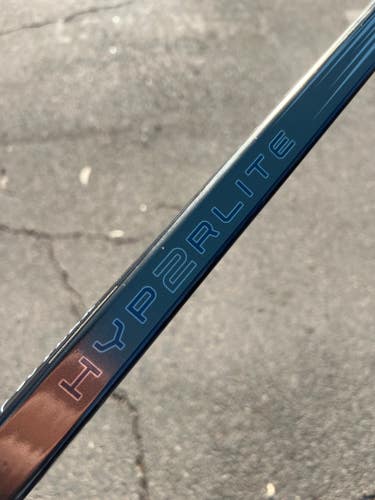 Used Junior Bauer Vapor Hyperlite 2 RH Hockey Stick P92M