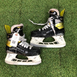 Used Bauer Supreme 3S Hockey Skates Regular Width Size 2.0 - Junior
