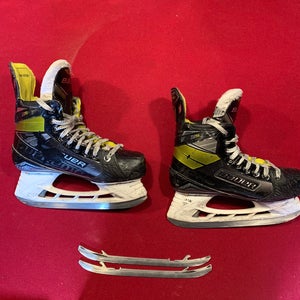 Used Bauer Wide Width  Size 6.5 Supreme 3S Hockey Skates